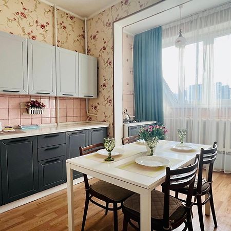 Cozy Three-Room Apartment With Mountain View 알마티 외부 사진