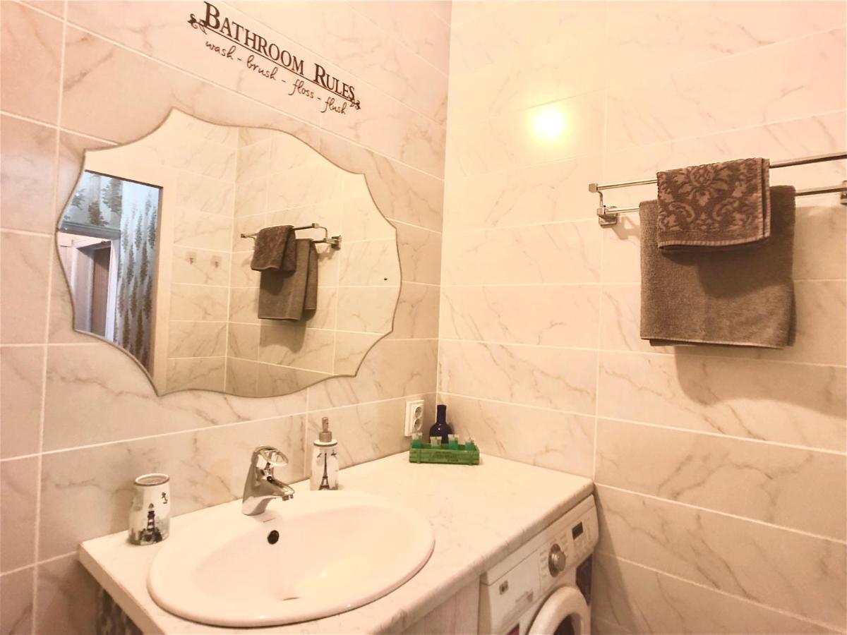 Cozy Three-Room Apartment With Mountain View 알마티 외부 사진