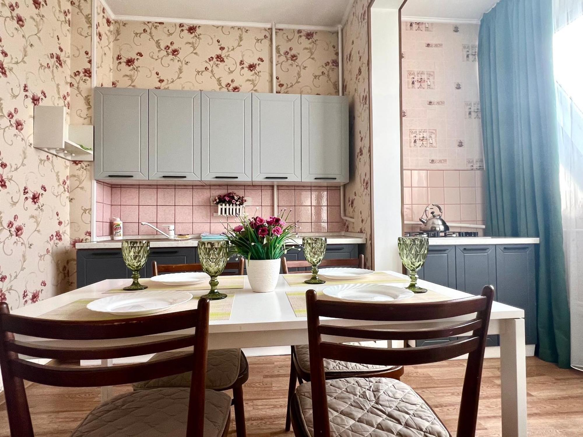 Cozy Three-Room Apartment With Mountain View 알마티 외부 사진