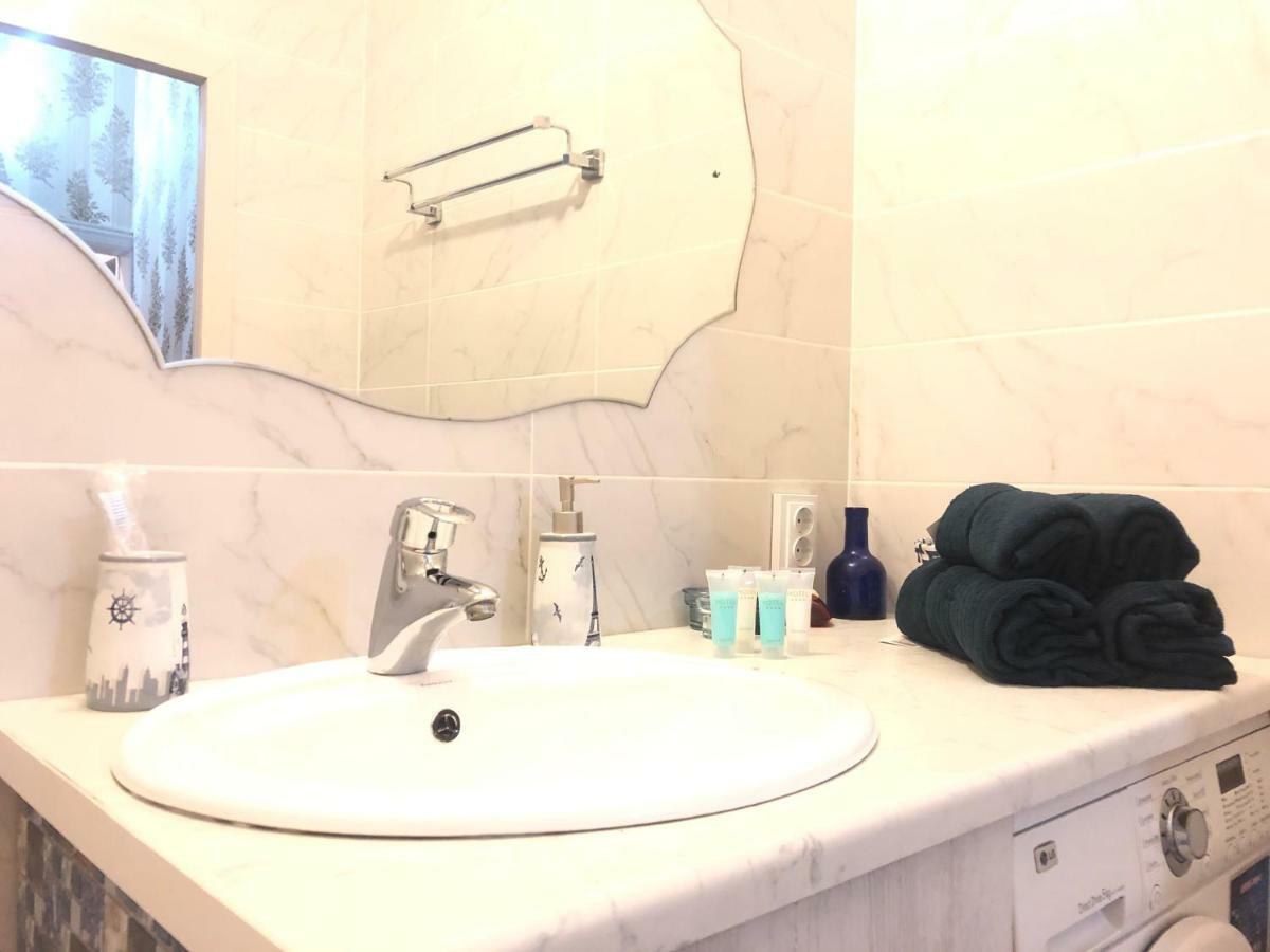 Cozy Three-Room Apartment With Mountain View 알마티 외부 사진
